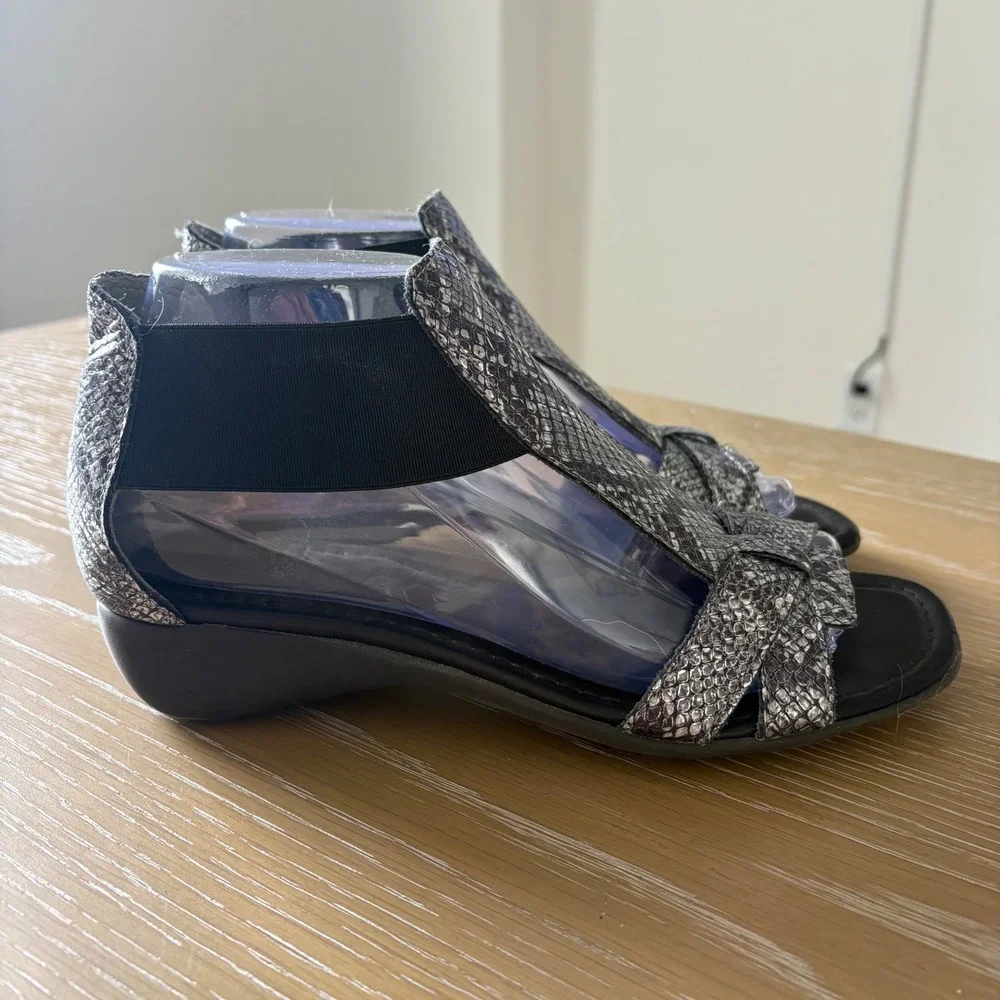The FLEXX Womens‎ Silver Snakeskin Print Wedge Sandals Elastic Straps Size 7 38